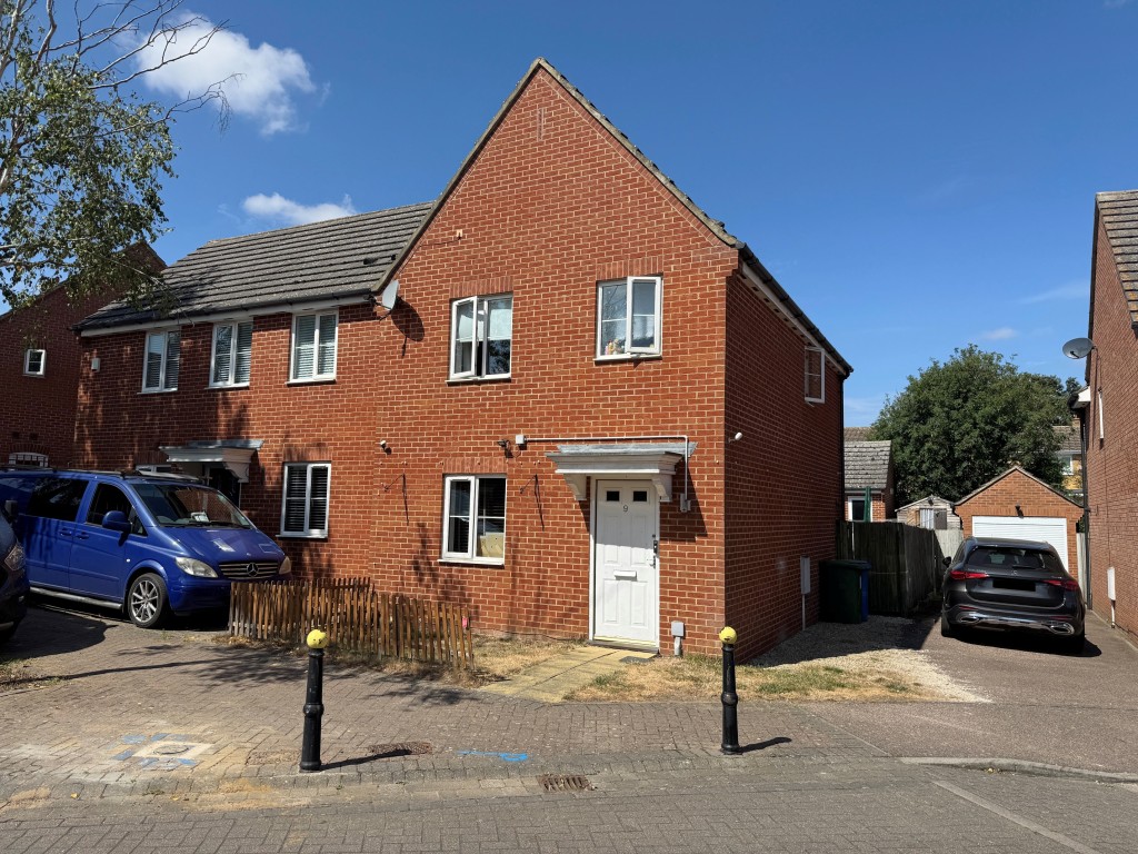 Lot: 208 - FREEHOLD THREE-BEDROOM SEMI-DETACHED HOUSE - A RESIDENTIAL INVESTMENT - Front of property
